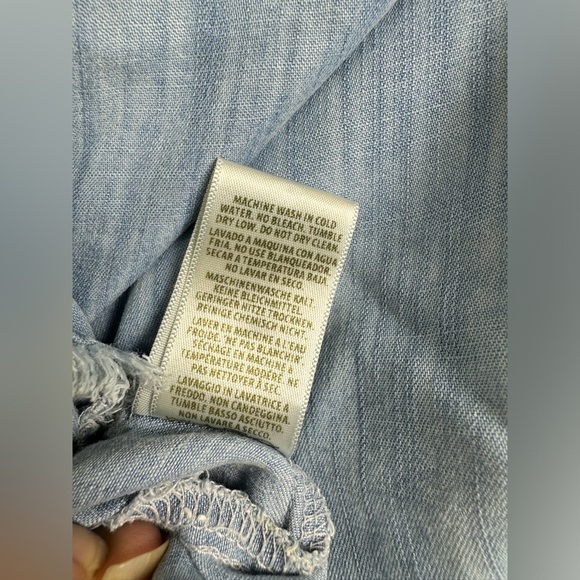Anthropologie Cloth & Stone Chambray Top Size Large Button-Back Bell Sleeve - Picture 13 of 13